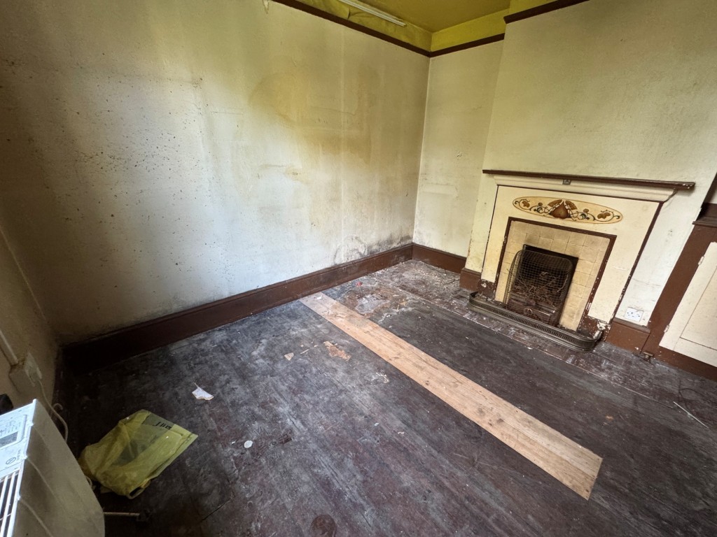 Lot: 128 - DETACHED COTTAGE FOR TOTAL REFURBISHMENT IN POPULAR VILLAGE - Living room - alternative view